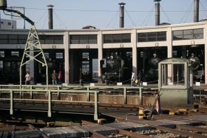 京都鉄道博物館の機関車車庫